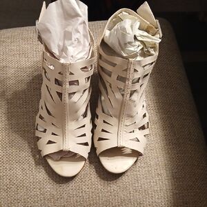 Vince Camuto Elegant Cream Women's Heeled Strap On  Sandals 9M